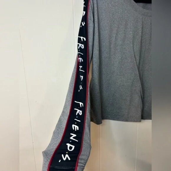 F.R.I.E.N.D.S TV show, size M long sleeve top, graphic down sleeve, central perk - Picture 5 of 5